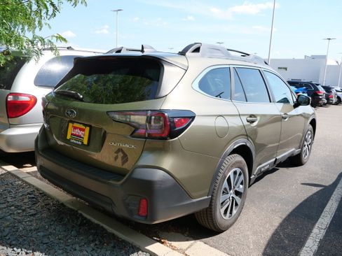 Used 2020 Subaru Outback Premium AWD/4WD image 6