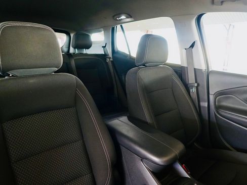 Used 2023 GMC Terrain SLE w/ Driver Convenience Package image 10