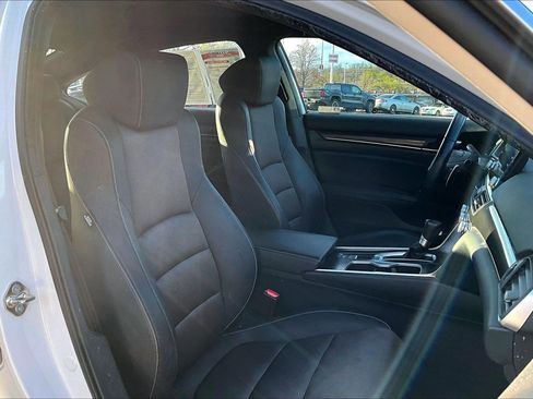 Used 2018 Honda Accord Sport image 7