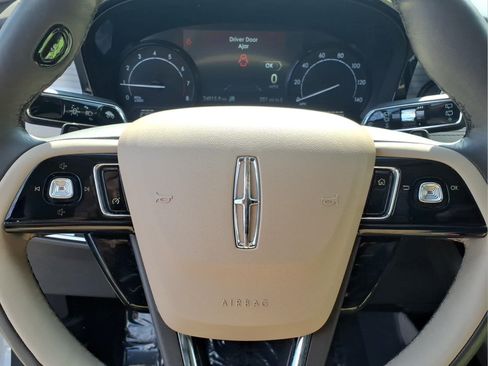 Certified 2022 Lincoln Corsair AWD w/ Premium Package image 6