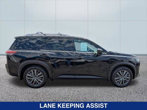 Used 2022 Nissan Pathfinder SL w/ SL Premium Package FWD image 6