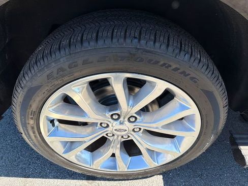 Used 2019 Ford Expedition Max Platinum image 17