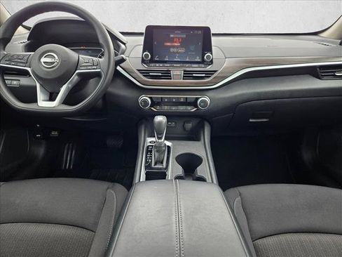 Used 2025 Nissan Altima 2.5 SV FWD image 16
