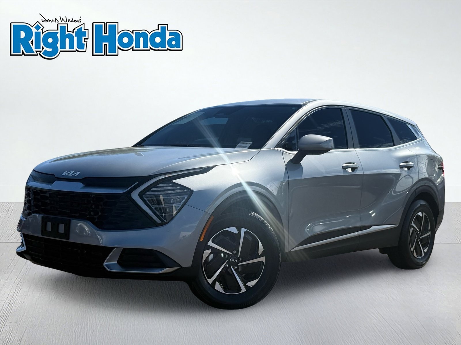 Used 2025 Kia Sportage LX FWD image 2
