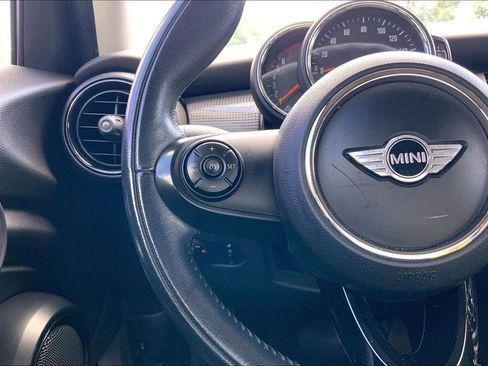 Used 2018 MINI Cooper 4-Door Hardtop image 17