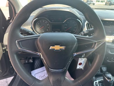 Used 2019 Chevrolet Cruze LS FWD image 15