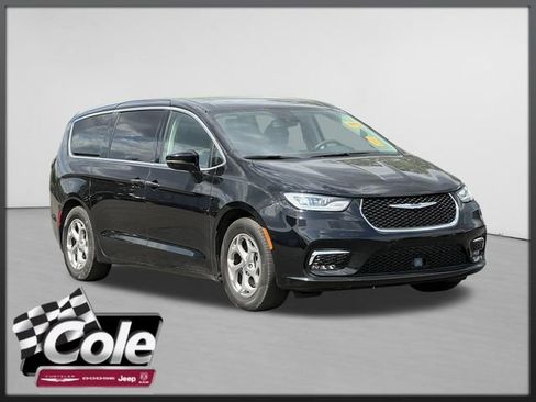 Used 2024 Chrysler Pacifica Limited FWD image 1
