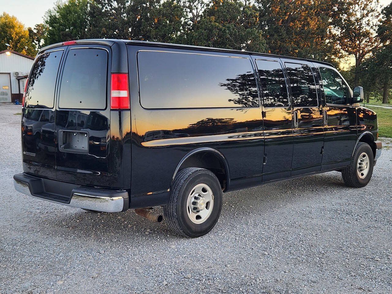 Used 2020 Chevrolet Express 3500 LS RWD image 4