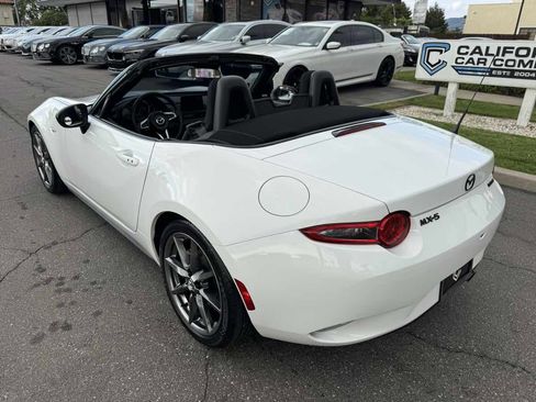 Used 2021 MAZDA MX-5 Miata Sport image 4
