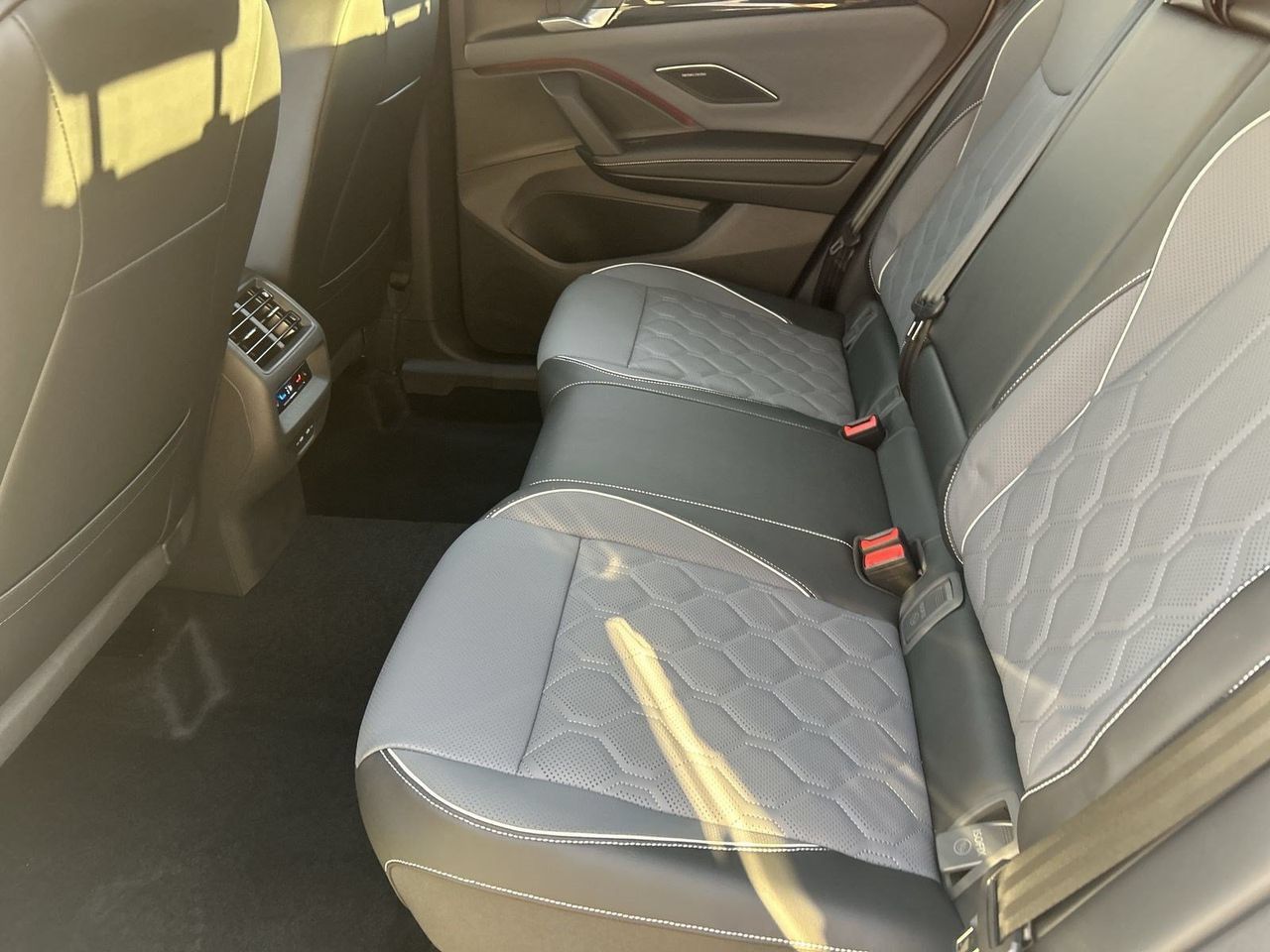 New 2026 Volkswagen Tiguan SEL R-Line AWD/4WD image 13