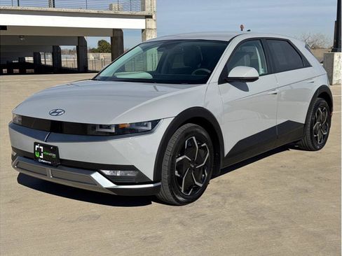 Used 2024 Hyundai Ioniq 5 SE image 3