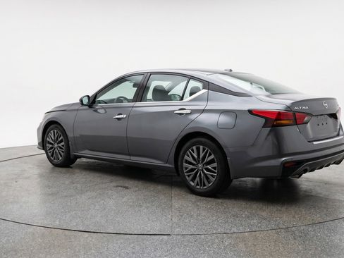 Used 2025 Nissan Altima 2.5 SV FWD image 6
