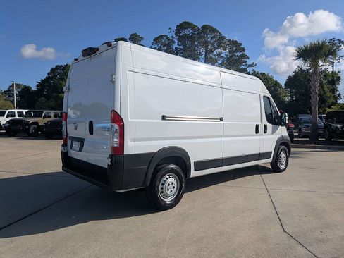 Used 2025 RAM ProMaster 2500 w/ Convenience Group FWD image 3