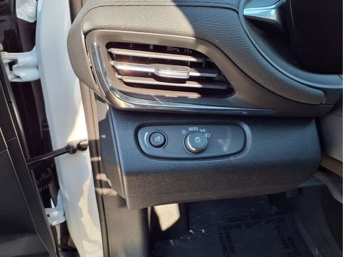 Used 2026 Buick Envista Preferred FWD image 19