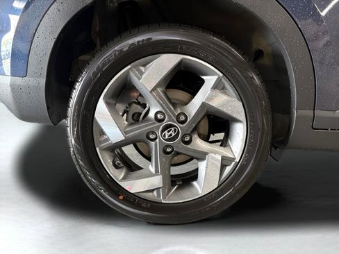 Used 2025 Hyundai Venue Limited FWD image 10