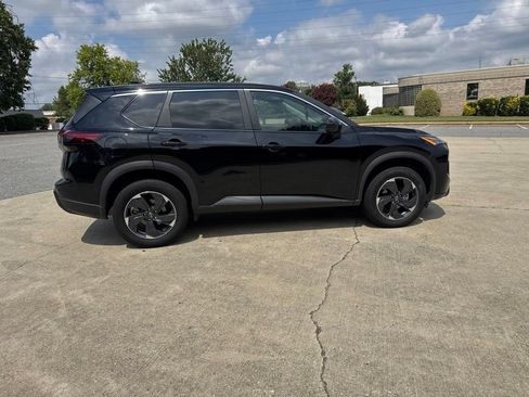 Certified 2025 Nissan Rogue SV AWD/4WD image 8