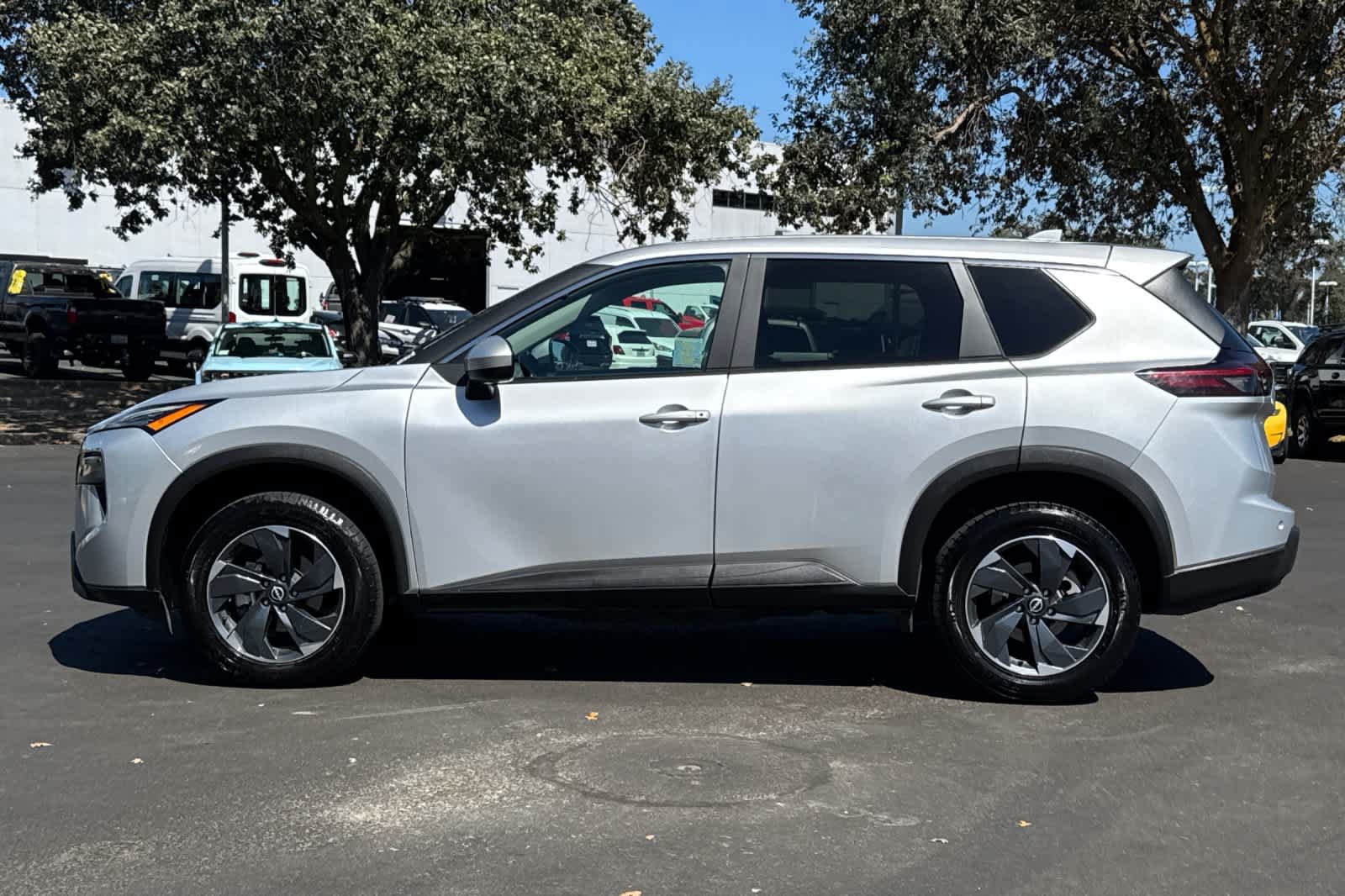 Used 2025 Nissan Rogue SV AWD/4WD image 5