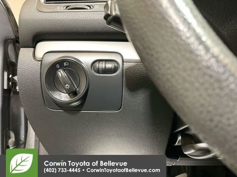 Used 2010 Volkswagen Golf 4-Door image 18