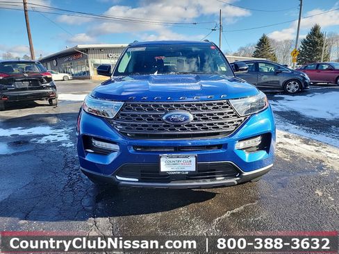 Used 2022 Ford Explorer XLT w/ Equipment Group 202A image 2