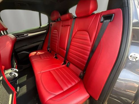 Used 2022 Alfa Romeo Stelvio Veloce AWD/4WD image 21