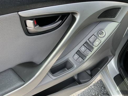 Used 2012 Hyundai Elantra Limited FWD image 12