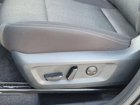 Used 2025 Nissan Rogue SV image 24