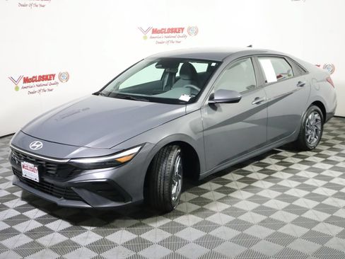 Used 2024 Hyundai Elantra SEL FWD image 13