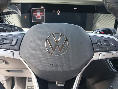 New 2026 Volkswagen Tiguan SE R-Line FWD image 15