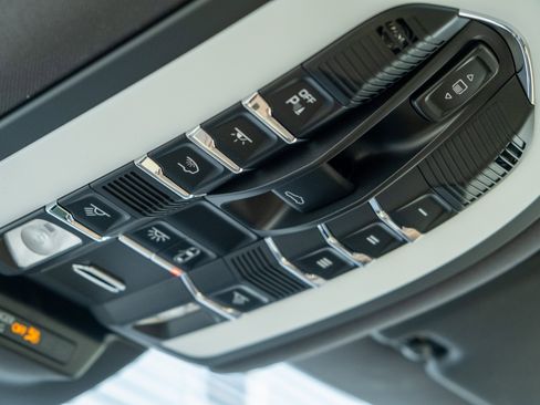 Certified 2026 Porsche Macan image 28