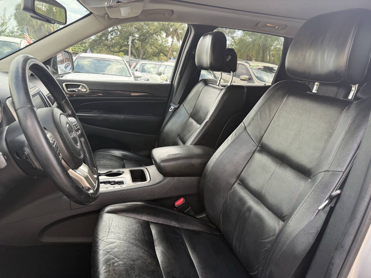 Used 2013 Jeep Grand Cherokee Laredo AWD/4WD image 12