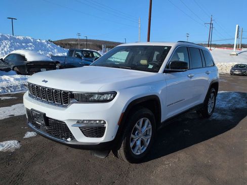 Used 2023 Jeep Grand Cherokee Limited w/ Luxury Tech Group II image 8