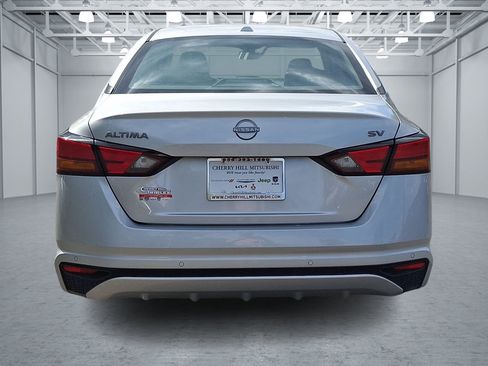 Used 2024 Nissan Altima 2.5 SV FWD image 4