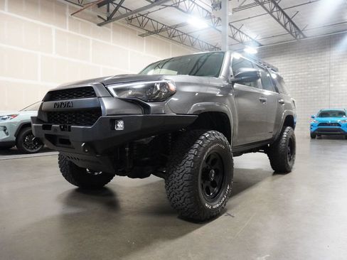 Used 2017 Toyota 4Runner SR5 AWD/4WD image 3