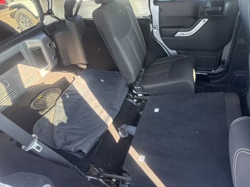 Used 2016 Jeep Wrangler Unlimited Sahara image 48
