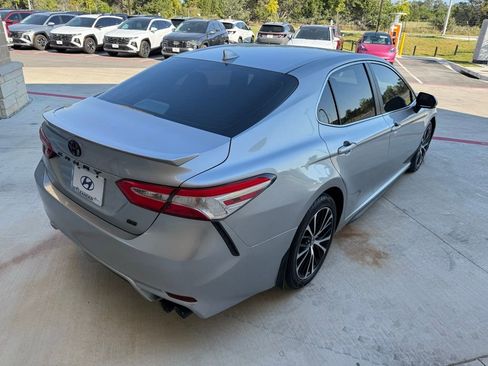 Used 2020 Toyota Camry SE image 5