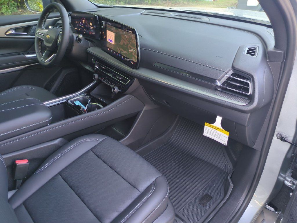 New 2027 Chevrolet Traverse LT w/ Driver Confidence Package AWD/4WD image 36