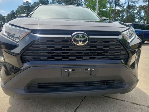 Used 2021 Toyota RAV4 XLE FWD image 4