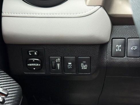 Used 2015 Toyota RAV4 Limited w/ Technology Package AWD/4WD image 29