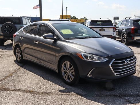 Used 2018 Hyundai Elantra Value Edition FWD image 3