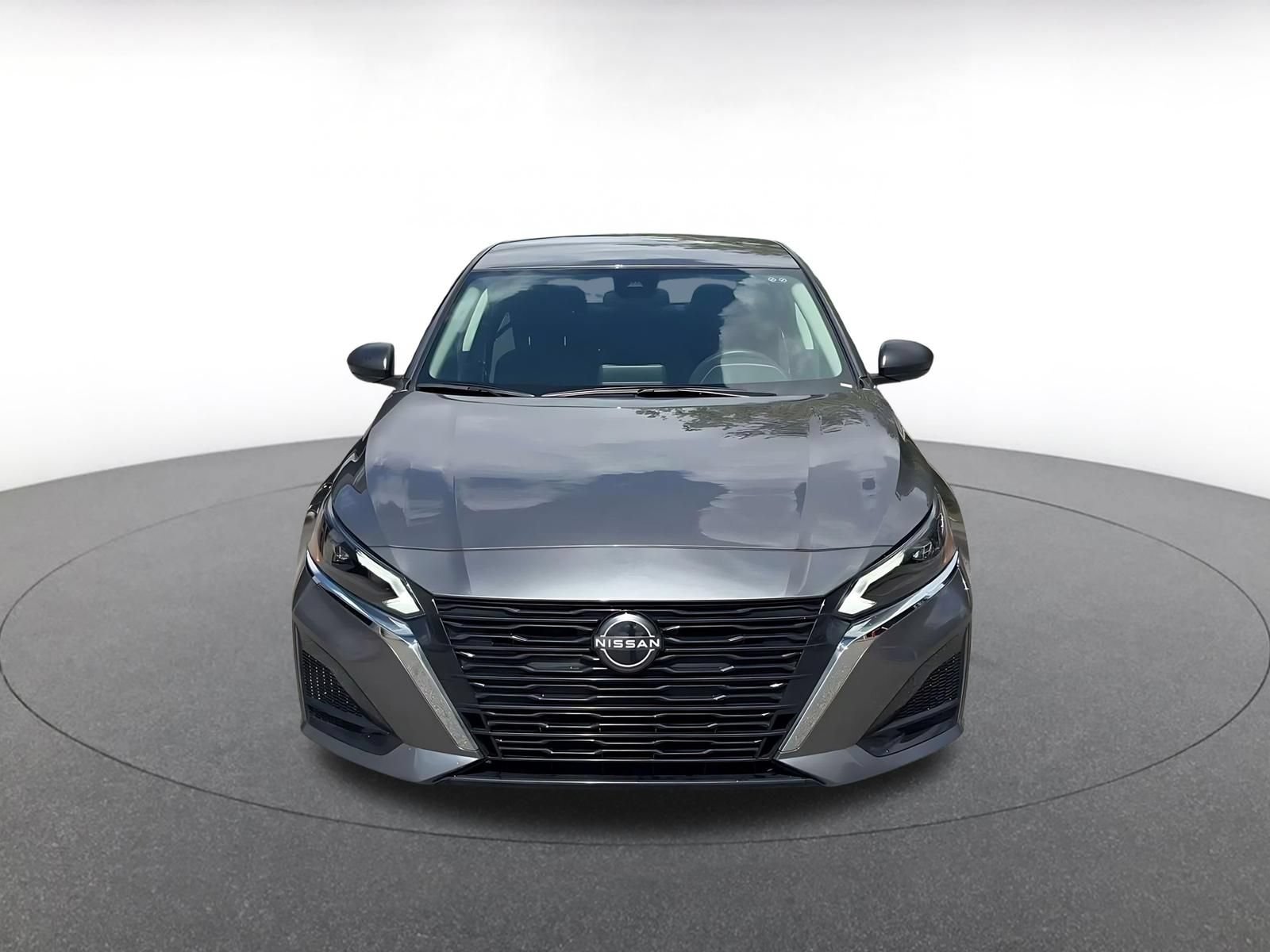 Used 2025 Nissan Altima 2.5 SV FWD image 3