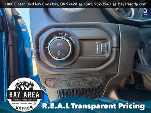 Used 2025 Jeep Gladiator Sport AWD/4WD image 18