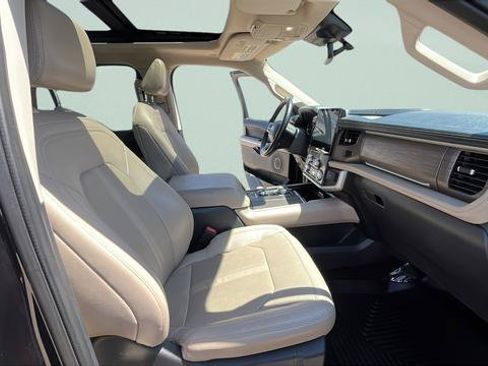 Used 2022 Ford Expedition Limited AWD/4WD image 28