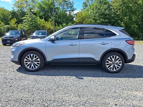 Certified 2022 Ford Escape Titanium w/ Class II Trailer Tow Package AWD/4WD image 4