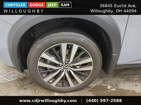 Used 2025 Nissan Pathfinder Platinum AWD/4WD image 44