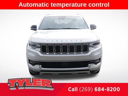 Used 2024 Jeep Wagoneer L Series II w/ Flexible Seating Group AWD/4WD image 2
