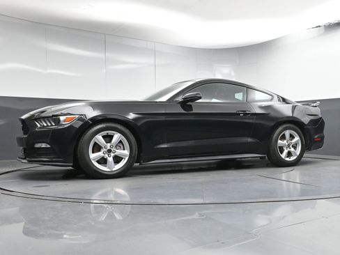 Used 2015 Ford Mustang Coupe image 22