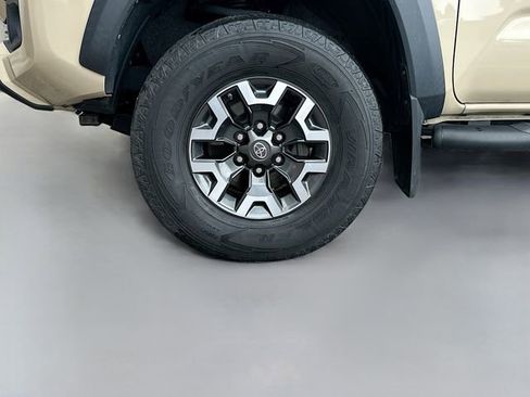 Used 2019 Toyota Tacoma TRD Off-Road AWD/4WD image 32