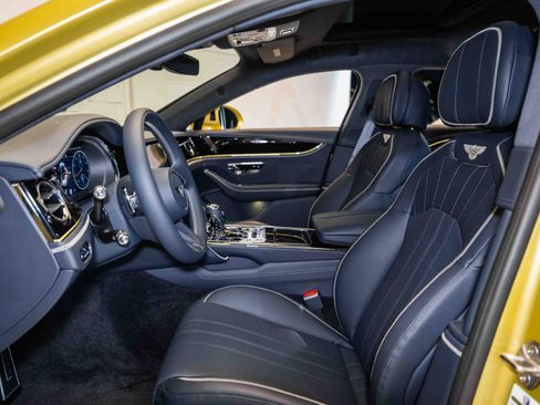 Used 2024 Bentley Flying Spur V8 image 15