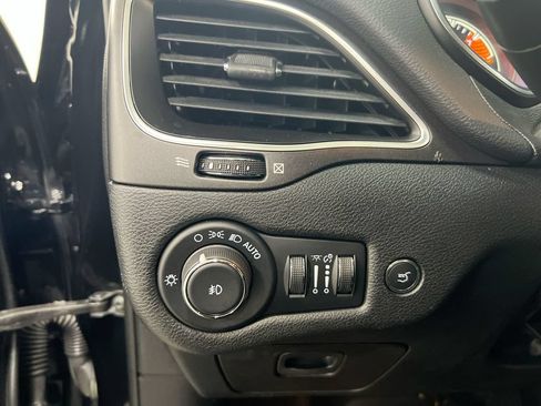 Used 2022 Jeep Cherokee Trailhawk w/ Comfort/Convenience Group AWD/4WD image 18