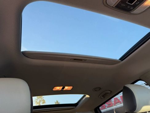 Used 2018 Kia Sedona SX Limited w/ SX Limited Prestige Package image 11